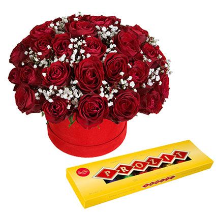 Композиция из роз в цветочной коробке и шоколадные конфеты с начинкой ликёра  "LAIMA PROZIT" 180 г